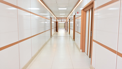 Özel Yuvamız Bakım Merkezi bina içi koridor